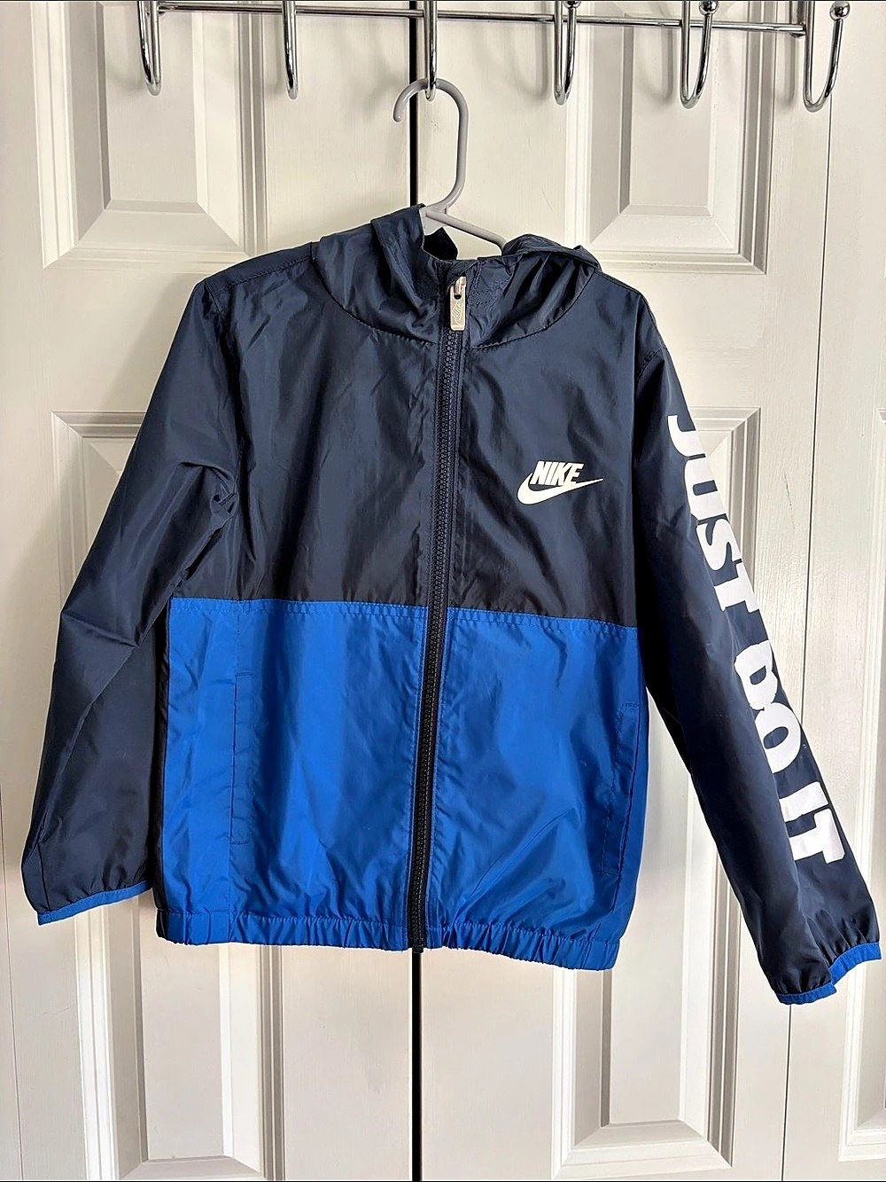 Nike Kids' Just Do It Windrunner Jacket Color Block Boys Medium 5-6
